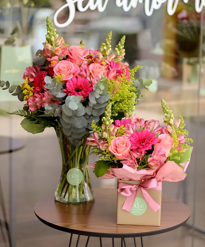 Arranjo de flores para aniversário preparado pela Orlú