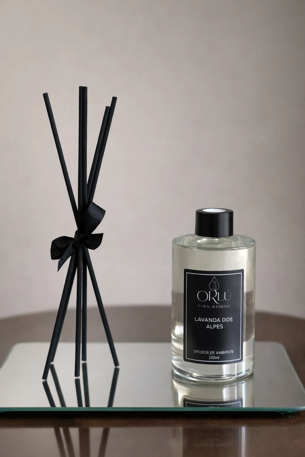 Velas aromáticas, difusores e essências disponíveis na Orlú